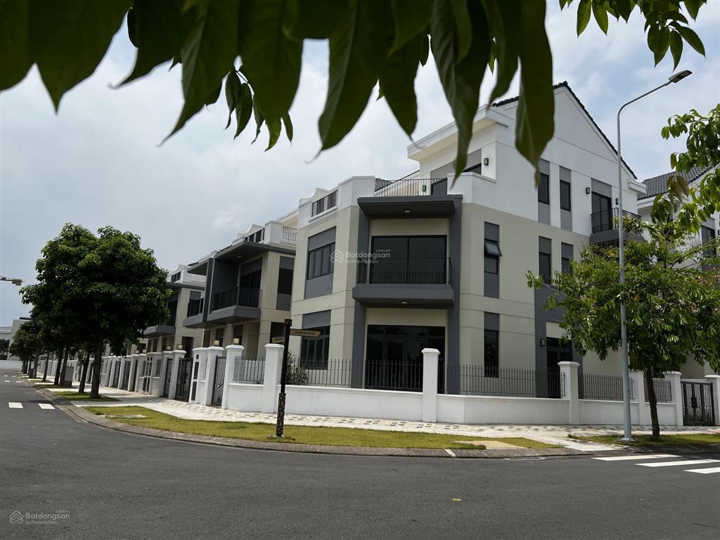 Bán biệt thự góc ngang 12m dài 20m giá 52tr/m2, đã nhận nhà, năm sau có sổ, bao giá toàn thị trường