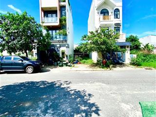 Chính chủ cần bán gấp nền đất như hình 96.9m2 full thổ cư 100%. mt 10m vĩa hè 3m. sổ hồng riêng