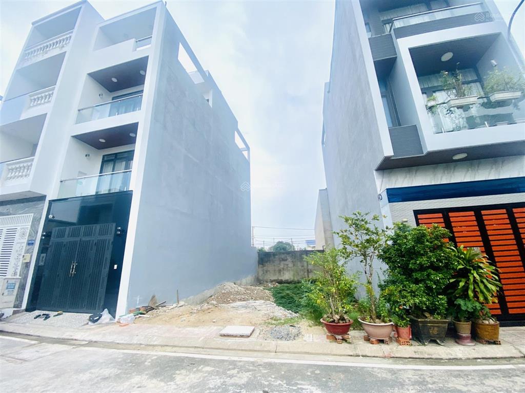Bán gấp nền đất 80m2 full thổ cư. gần chợ cầu sáng, đường nhựa ô tô, sổ hồng riêng. dân trí cao