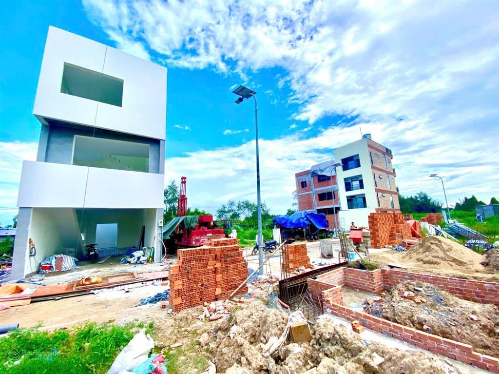 Chính chủ cần bán gấp nền đất 88.6m2 đường nhựa 12m. gần ngay chung cư akari  ehome 3 võ văn kiệt