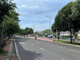 Bán lô đất 738m2 đất đường 672 xa lộ hà nội vào 100m  gần metro, ngã tư bình thái
