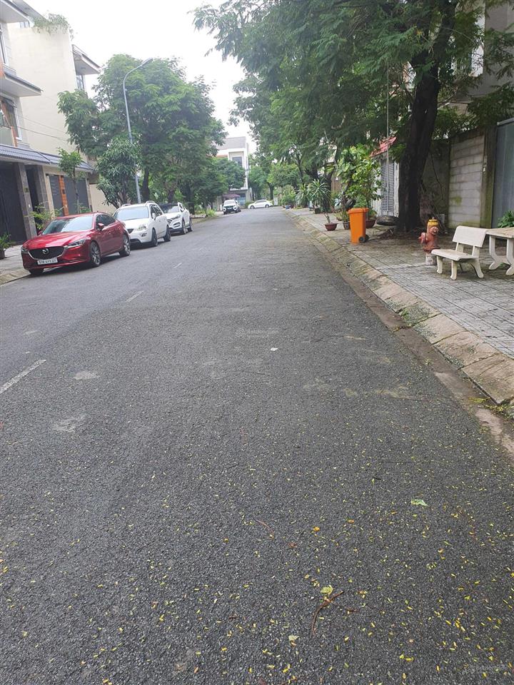 Bán nhanh nền đất 120m2 trục đường 12m khu dân cư nam long giá 10.5 tỷ