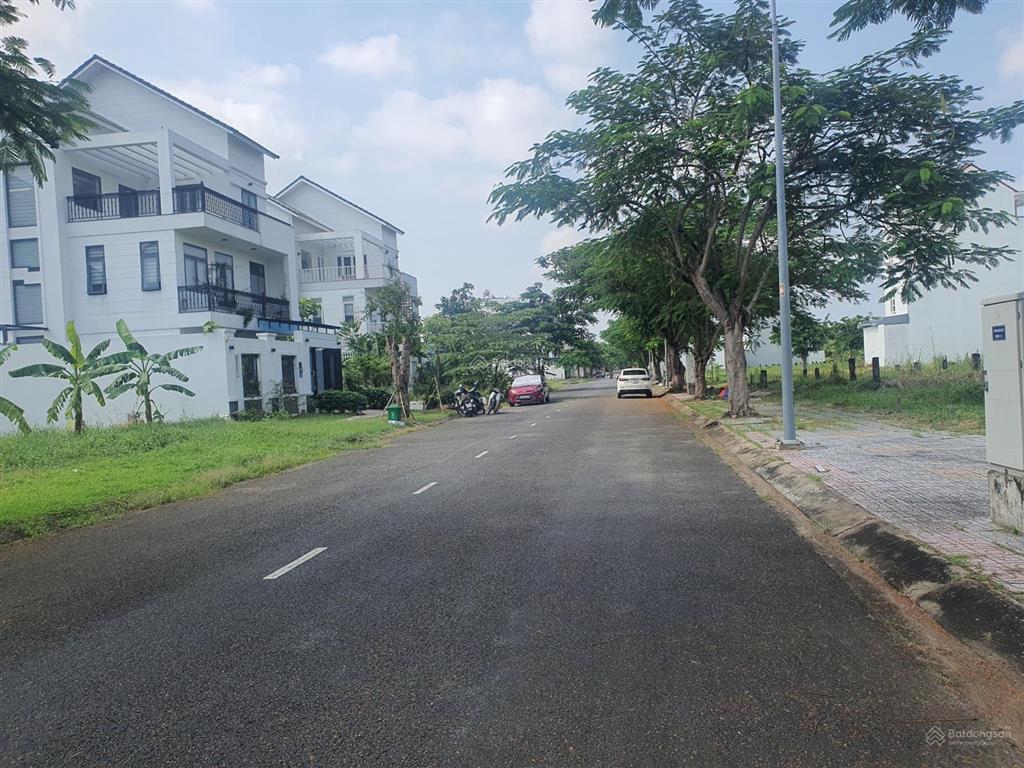 Bán lô đất hai mặt thoáng, giáp công viên khu topia khang điền giá 7.950 tỷ