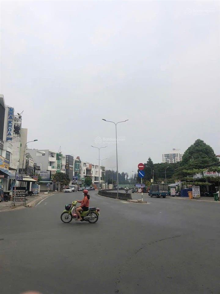 Bán nhanh nhà phố 5x20m mặt tiền đường liên phường quận 9 giá 23,5 tỷ thương lượng