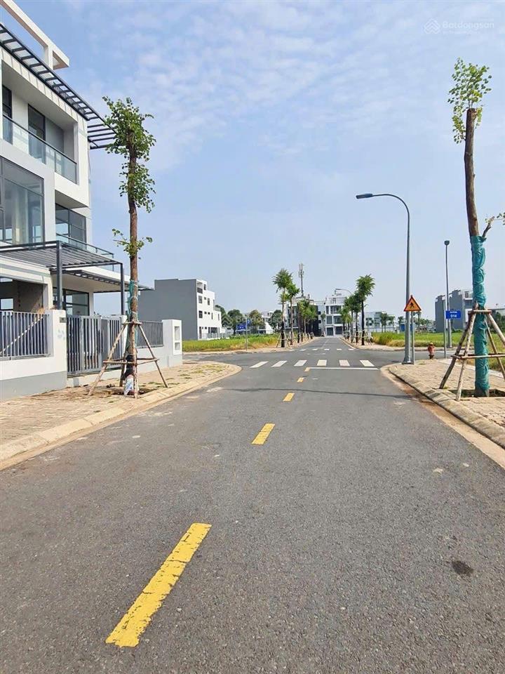 Bán nhanh lô đất 10x20m trục 12m đối diện công viên lớn gần global city giá 77,8 tr/m2