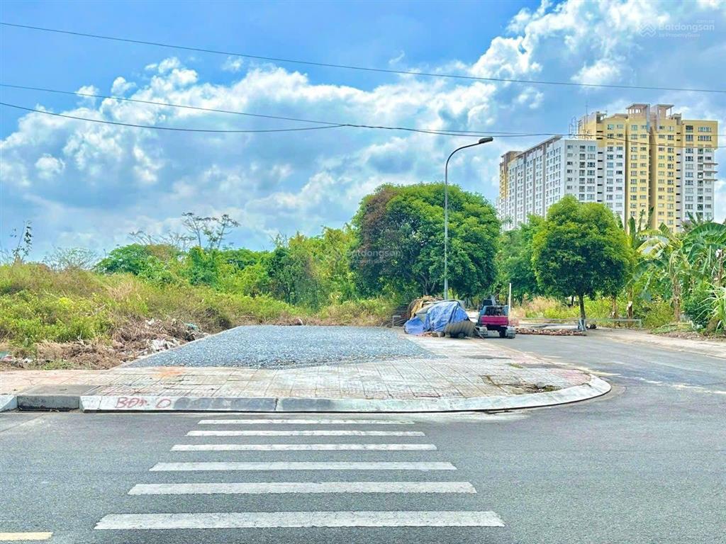 Bán nhanh lô đất 10x20m trục 12m đối diện công viên lớn gần global city giá 77,8 tr/m2