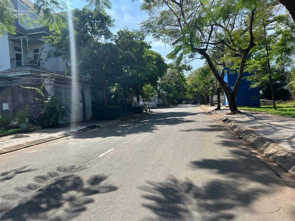 Bán nhanh lô góc 280m đất nền đối diện global city quận 2 giá 90 tr/m