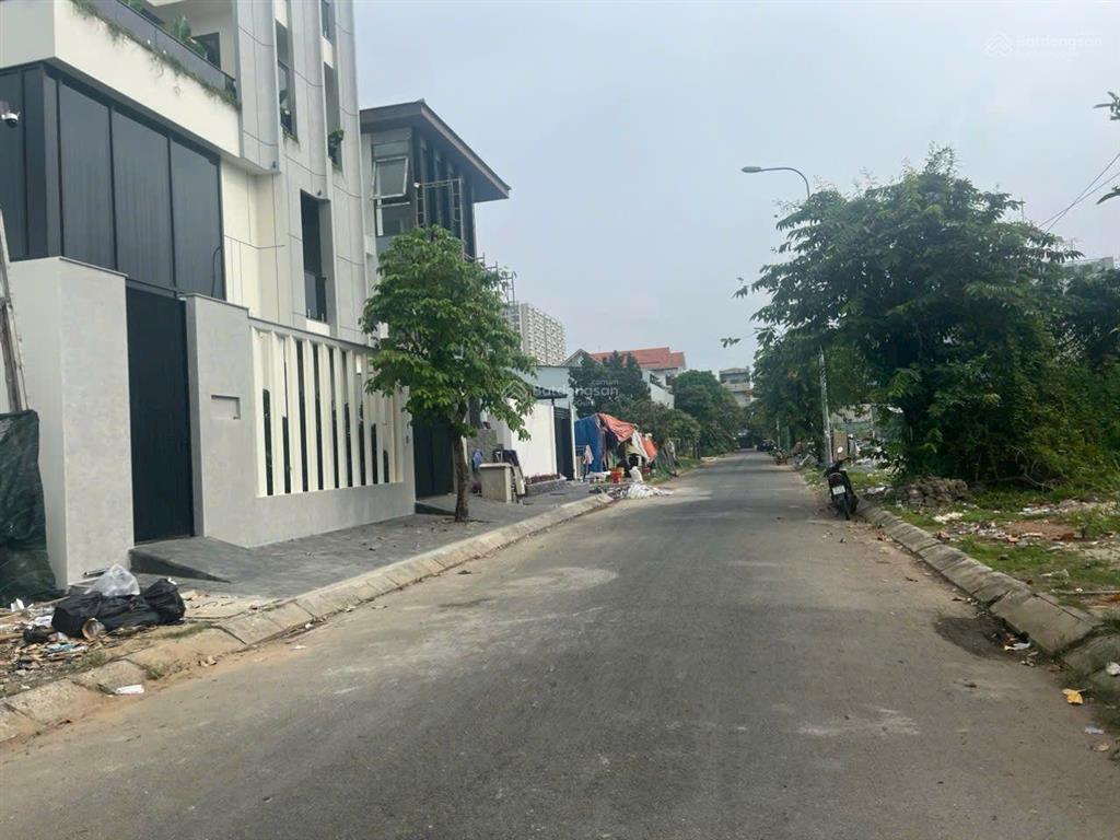 Bán nhanh lô góc 280m đất nền đối diện global city quận 2 giá 90 tr/m
