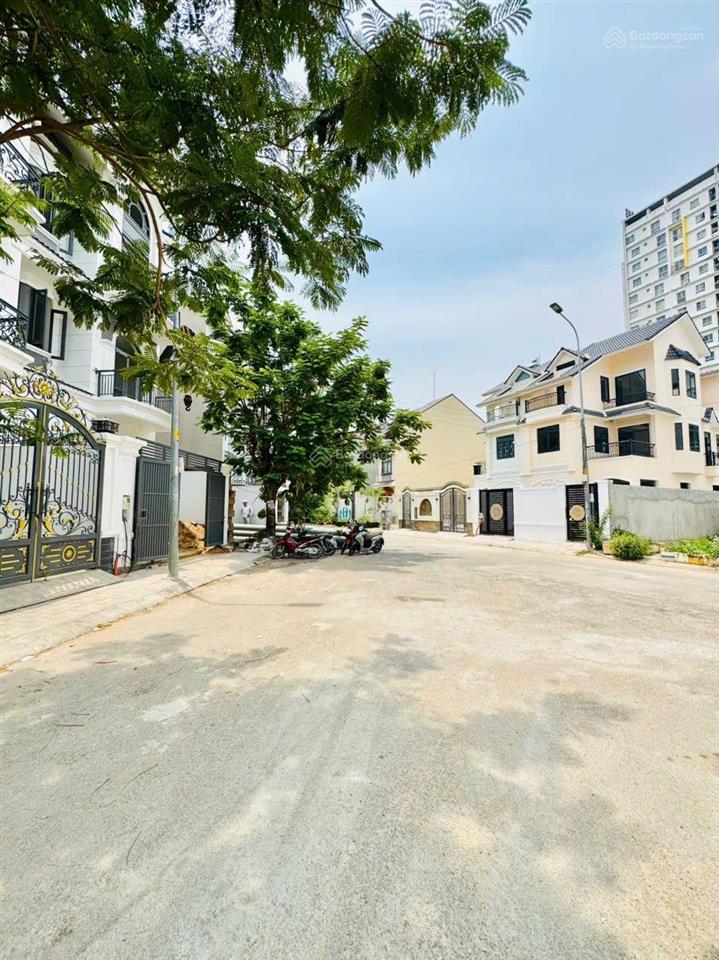 Bán nhanh lô góc 200m2 đất nền kiến á liên phường quận 9 giá 84 tr/m2 trục 12m thông thoáng