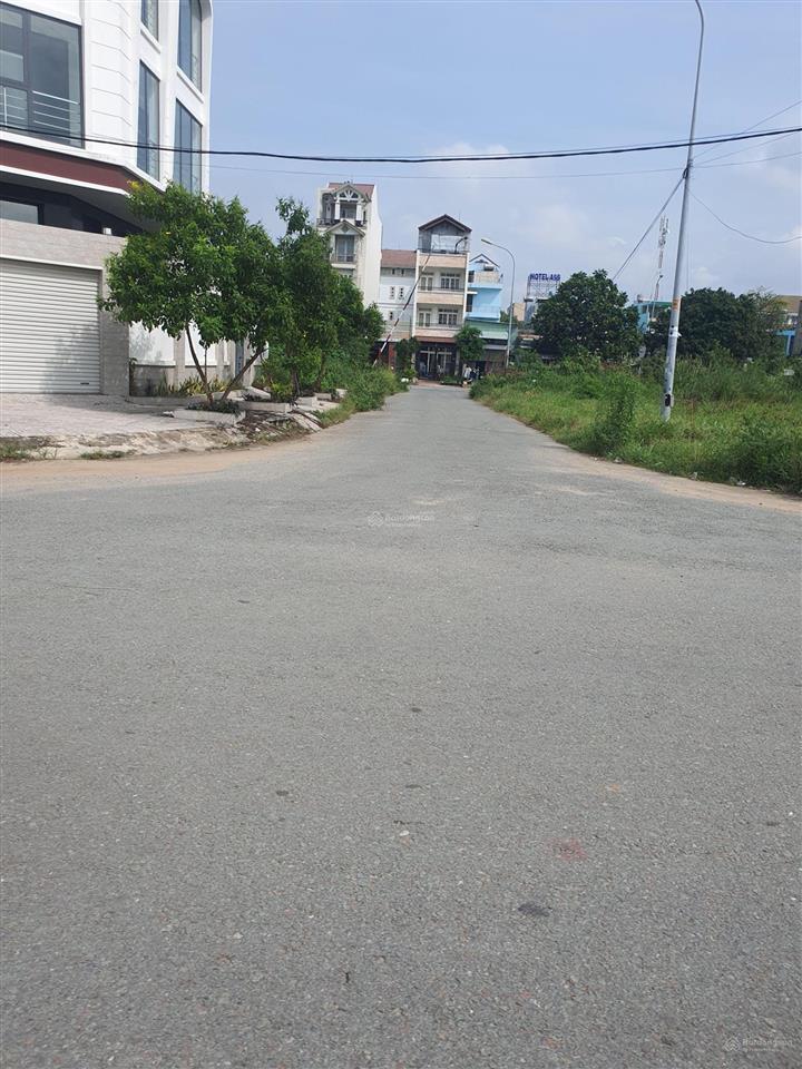 Bán nhanh góc 2mt đường 20m thông ra global city quận 2 giá 115 tr/m2