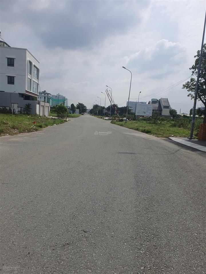 Bán nhanh góc 2mt đường 20m thông ra global city quận 2 giá 115 tr/m2