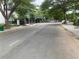 Bán nhanh biệt thự ngay vòng xoay liên phường, quận 9, 160m2 đất giá 16,5 tỷ