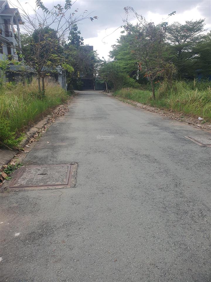 Bán nhanh lô góc 235,7m đất nền đối diện global city giá tốt cho khách hàng / trục chính