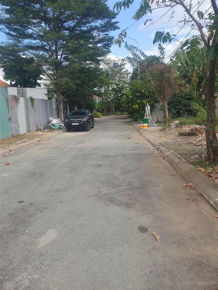 Bán nhanh lô góc 235,7m đất nền đối diện global city giá tốt cho khách hàng / trục chính