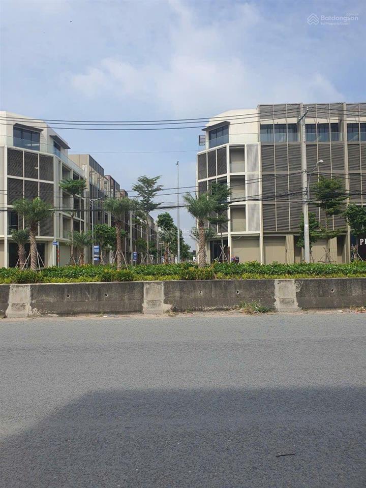 Bán nhanh lô góc 235,7m đất nền đối diện global city giá tốt cho khách hàng / trục chính