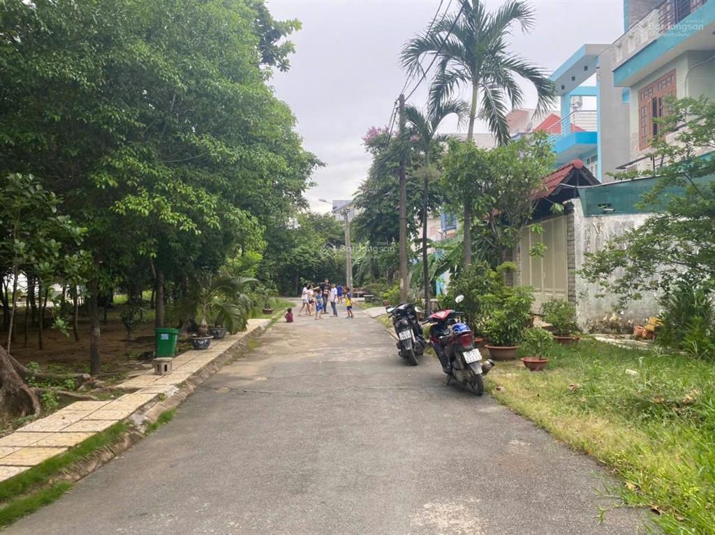 Cần bán nhanh 240m đất nền trục chính 16m đường liên phường quận 9 giá 95 tr/m2