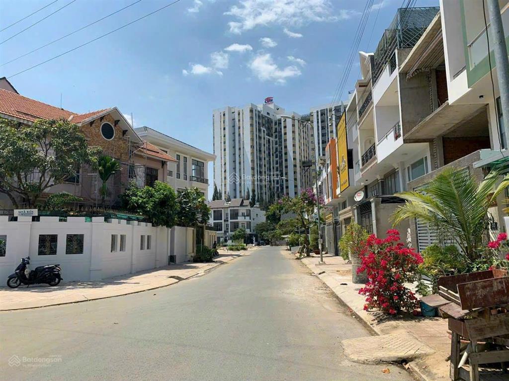 Cần bán nhanh 240m đất nền trục chính 16m đường liên phường quận 9 giá 95 tr/m2