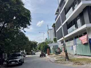Bán nhanh 214m góc 2 mặt tiền đường trục chính khu đông thủ thiêm cách đỗ xuân hợp tầm 50m giá tốt