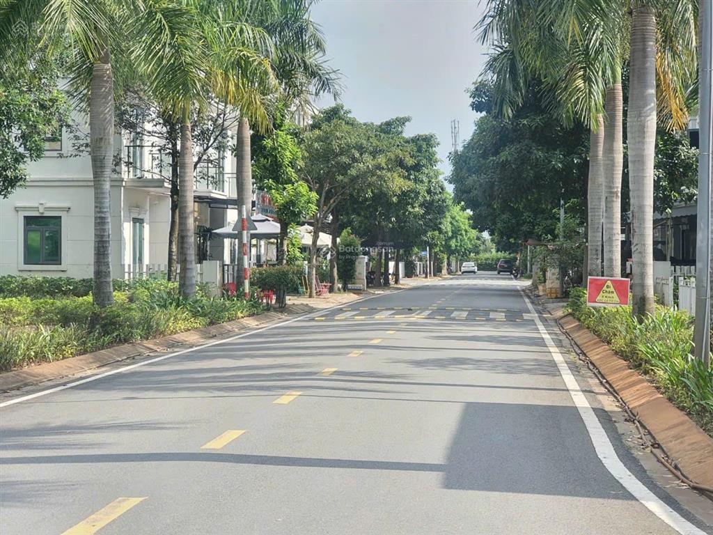 Chính chủ cần bán nhanh nhà phố 5x20m khu sim city chính giá 9.x tỷ ( view hồ )