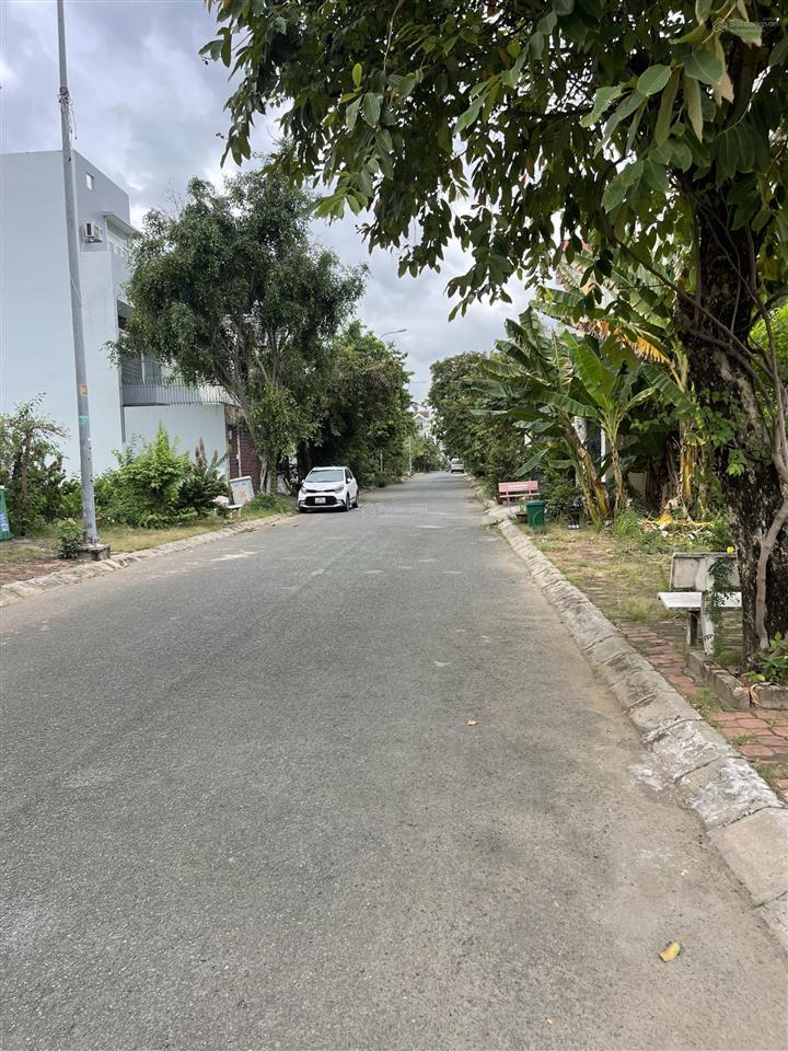 Cần bán nhanh 90m trục 12m thông thoáng giá tốt