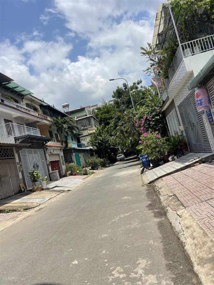 Cần bán nhanh 90m trục 12m thông thoáng giá tốt
