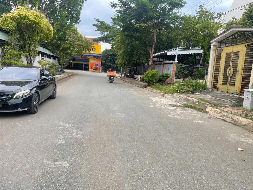 Cần bán nhanh 200m đất nền liên phường quận 9, giá 78 tr/m2 đối diện công viên