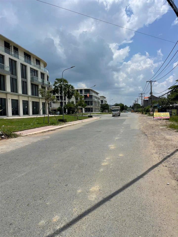 Cần bán nhanh lô góc 85m đất nền ngang 6,5m ngay villa park giá 6,6 tỷ