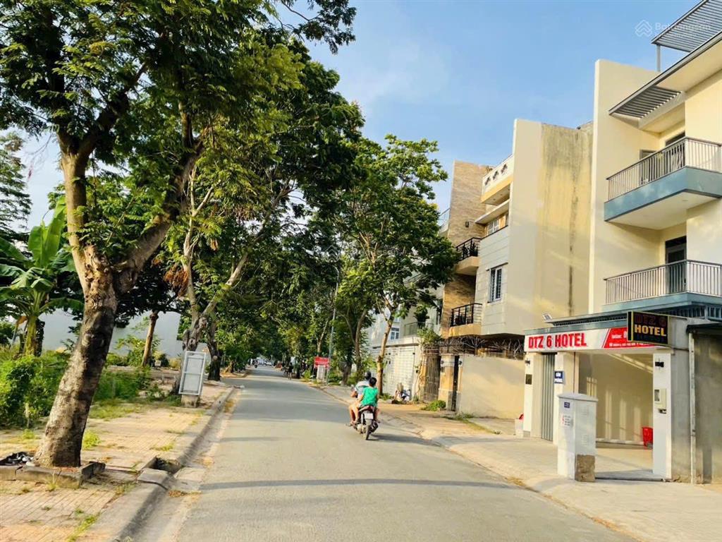 Cần bán nhanh đất nền 220m2 ngang 10m ngay chung cư hausneo. giá 73 tr/m2