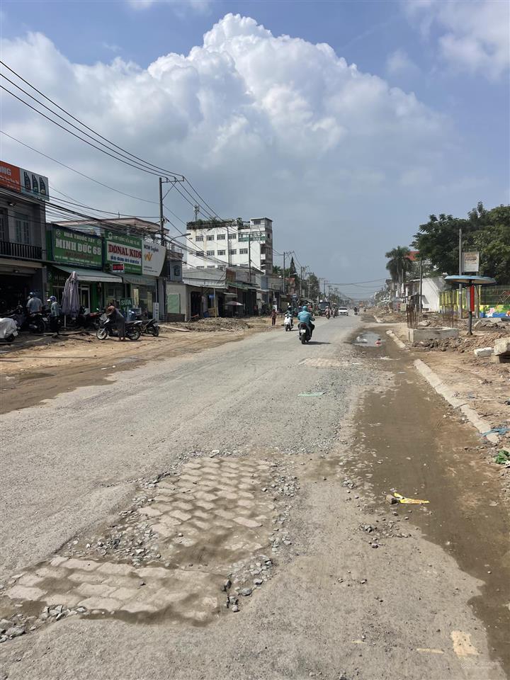 Bán nhanh mặt tiền lò lu ( đường 30m ) công nhận 215m ngang 9,54m giá 35 tỷ thương lượng