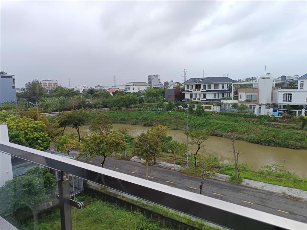 Bán biệt thự euro 2 mặt tiền giáng hương 6, full nội thất cao cấp, view kênh nhân tạo chỉ 35 tỷ