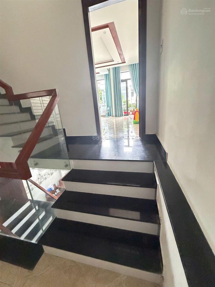 Bán nhà 3 tầng x95m2 kiệt ô tô đường phó đức chính , sơn trà thông thẳng ra trần duy chiến