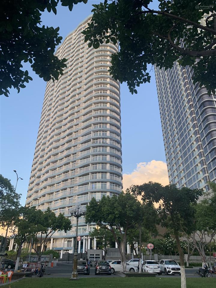 Bán ch azura loại 2pn dt 104m2, đầy đủ nội thất, tầng thấp giá rẻ nhất thị trường 8.5 tỷ  ms linh