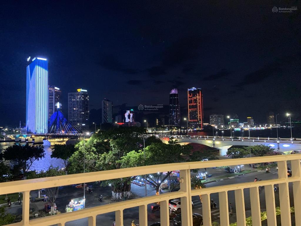 Bán ch azura loại 2pn dt 104m2, đầy đủ nội thất, tầng thấp giá rẻ nhất thị trường 8.5 tỷ  ms linh