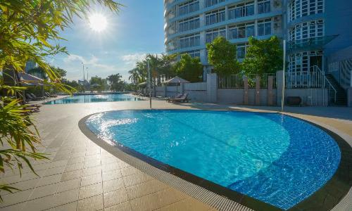 Bán ch azura loại 2pn dt 104m2, đầy đủ nội thất, tầng thấp giá rẻ nhất thị trường 8.5 tỷ  ms linh