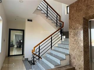 Toà văn phòng 7 tầng  mt đường 10m5 đối diện công viên khu vực trung tâm bến xe đà nẵng