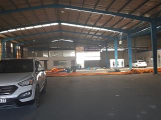 Nhà xưởng cho thuê đường ql1a, phường an phú đông quận 12 dt 2700m2 giá 200 triệu  0908 561 ***