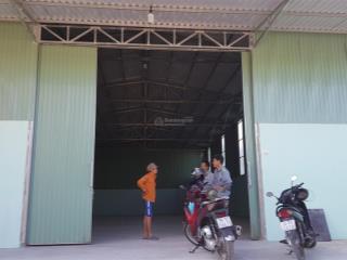 Nhà xưởng cho thuê đường dương công khi, tân thới nhì hóc môn dt 400m2 giá 15 tr.  0908 561 ***