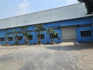 Nhà xưởng nằm trong kcn nhị xuân hóc môn cho thuê dt 7500m giá 220 triêu  0908 561 ***