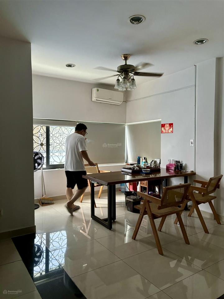 Bán căn nhà mặt phố 10m đang cho thuê phòng khám yhct oasis 1 cạnh vsip 1 phường an phú, tp hcm