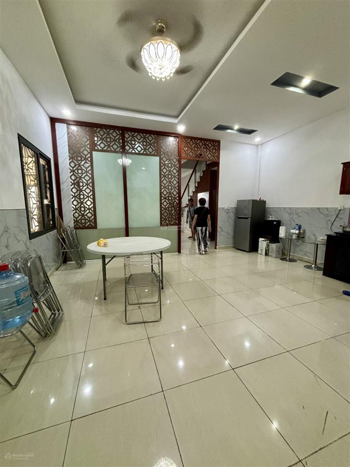 Bán căn nhà mặt phố 10m đang cho thuê phòng khám yhct oasis 1 cạnh vsip 1 phường an phú, tp hcm