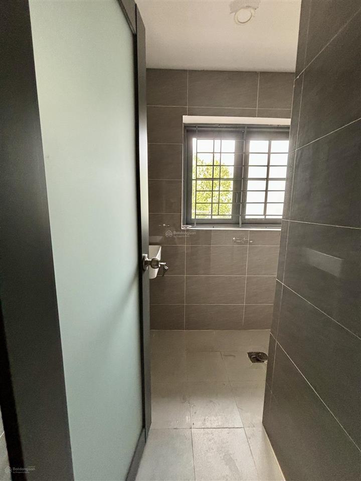 Bán căn nhà mặt phố 10m đang cho thuê phòng khám yhct oasis 1 cạnh vsip 1 phường an phú, tp hcm
