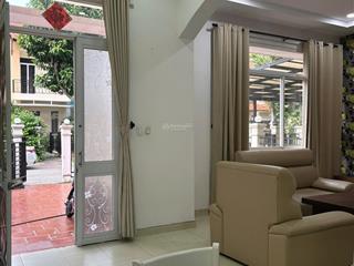 Cho thuê căn biệt thự liền kế vườn 150m2 tại the oasis 1 kdc việt sing bình dương.  0909 901 ***