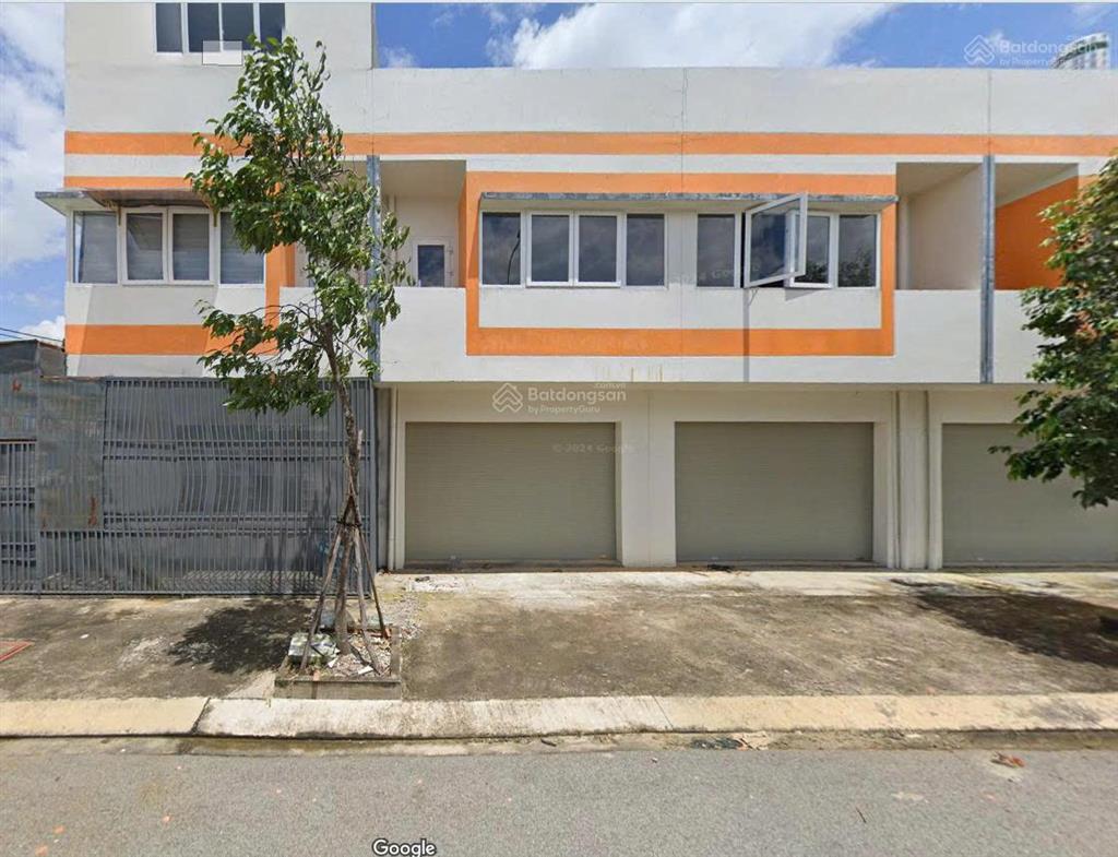 Bán căn nhà phố shophouse trục chính đang cho thuê.  0909 901 ***