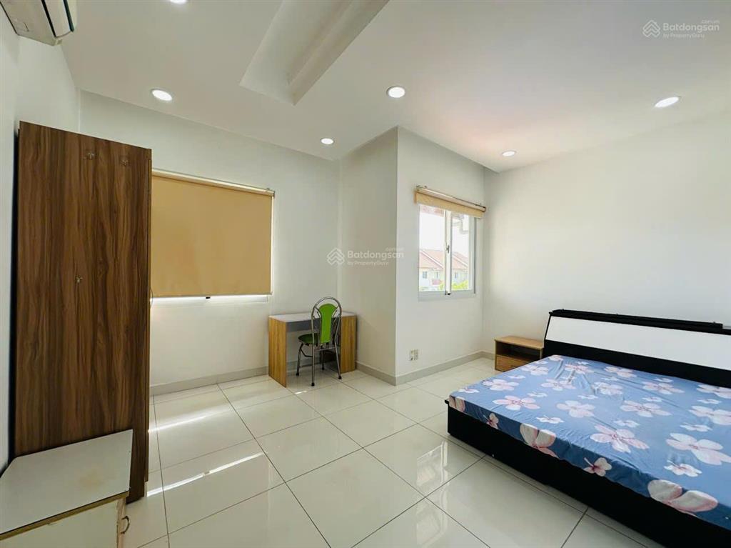 Bán căn nhà đẹp biệt thự liền kế vườn tại the oasis kdc việt sing đang cho thuê 18 triệu tháng.