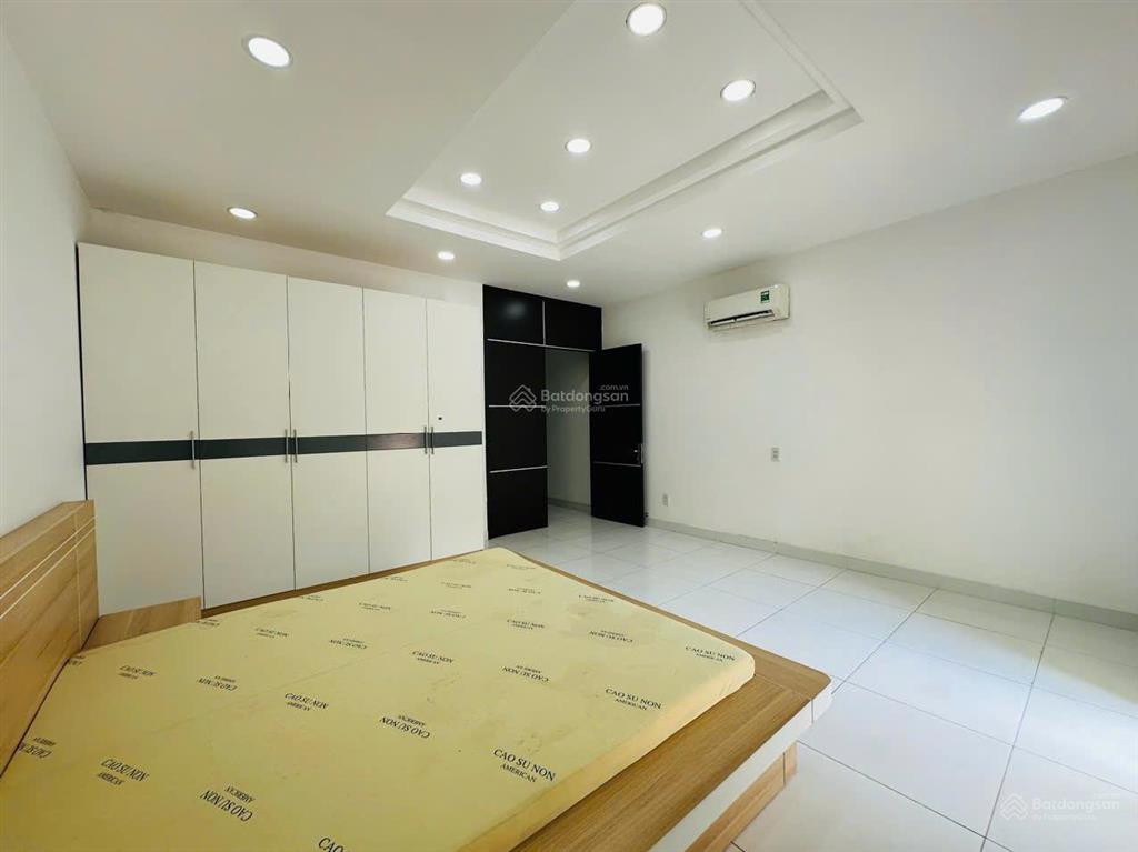 Bán căn nhà đẹp biệt thự liền kế vườn tại the oasis kdc việt sing đang cho thuê 18 triệu tháng.