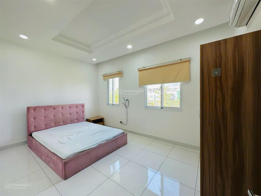 Bán căn nhà đẹp biệt thự liền kế vườn tại the oasis kdc việt sing đang cho thuê 18 triệu tháng.