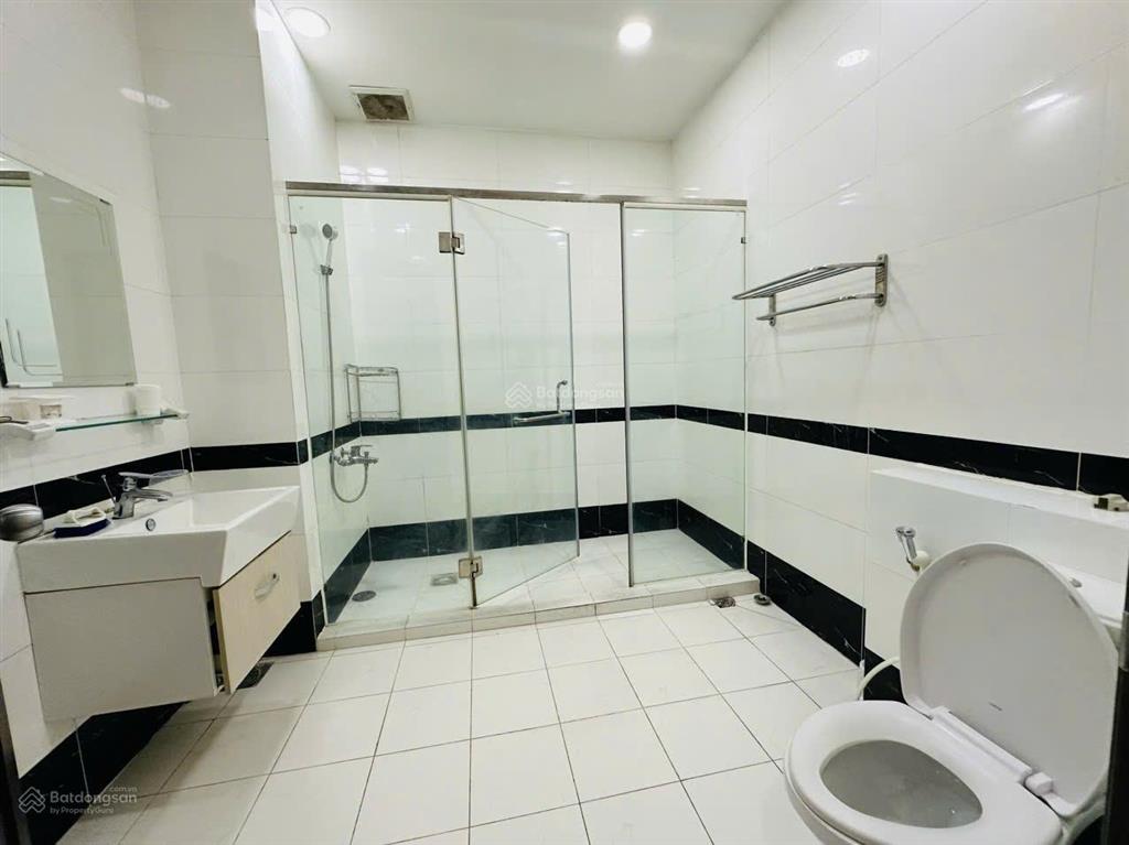 Bán căn nhà đẹp biệt thự liền kế vườn tại the oasis kdc việt sing đang cho thuê 18 triệu tháng.