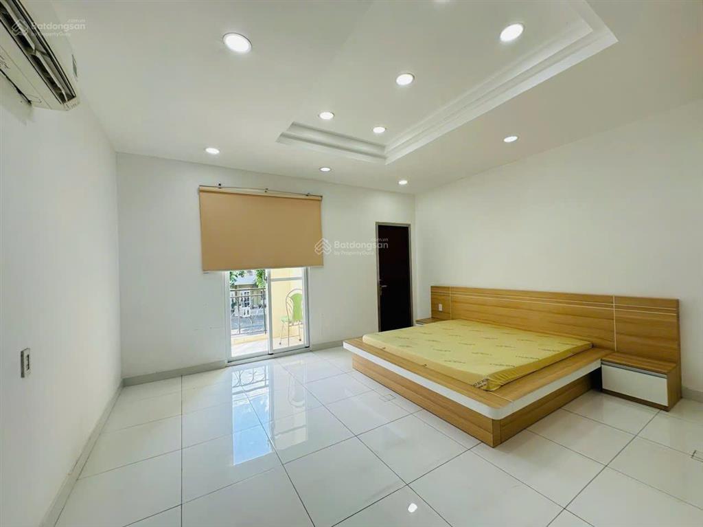 Bán căn nhà đẹp biệt thự liền kế vườn tại the oasis kdc việt sing đang cho thuê 18 triệu tháng.