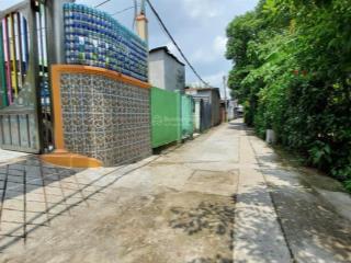 Bán rẻ 90m2 đất ở hẻm xe hơi 7 chỗ kế uỷ ban xã bình chánh giá 2.2 tỷ giảm lộc, gần chợ bình chánh.