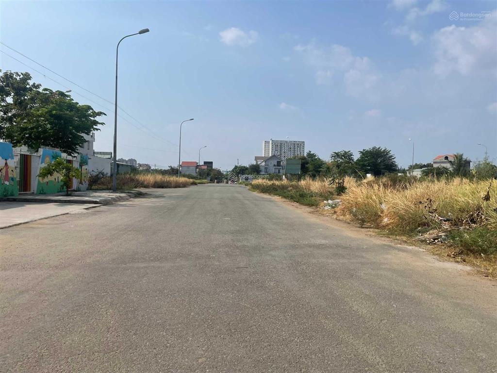 Dãy q2 15x18= 270m2, trục chính dự án đường 20m, giá 110 tr/m2